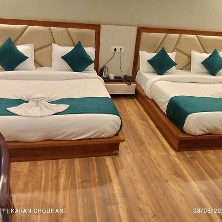 Hotel & Hostel Vimal Ganga Рішикеш Екстер'єр фото