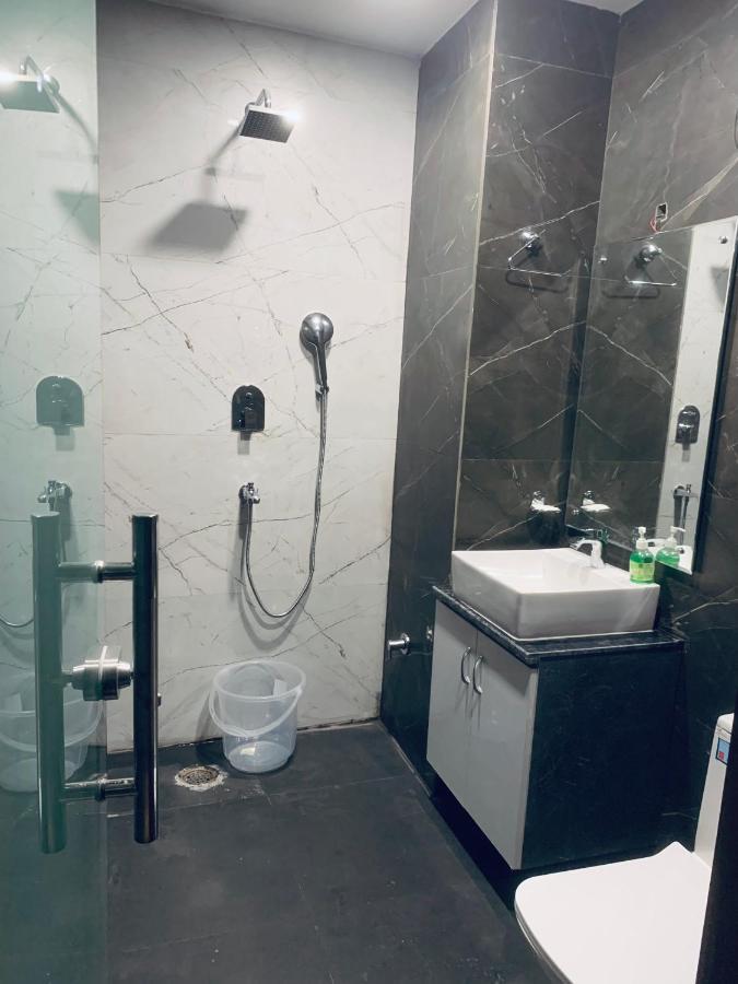 Hotel & Hostel Vimal Ganga Рішикеш Екстер'єр фото