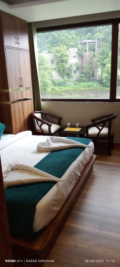 Hotel & Hostel Vimal Ganga Рішикеш Екстер'єр фото